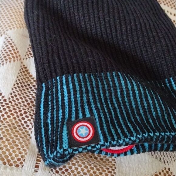 Captain America beanie  - Picture 3 of 4